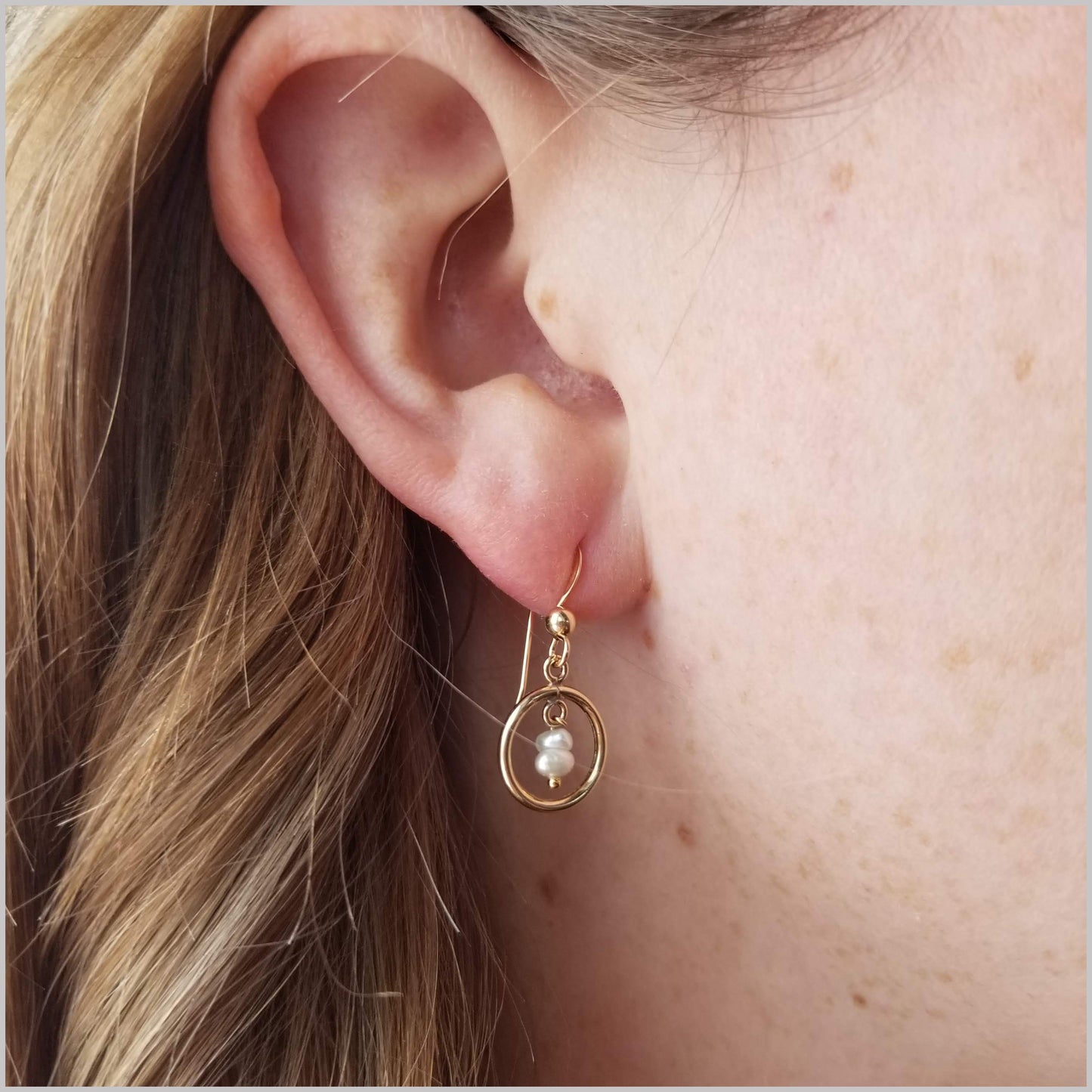 Round Freshwater Pearl Dangle